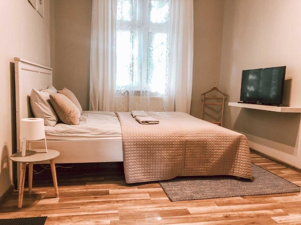 Хостелы Bankowa 8 Guest Rooms Зелёна-Гура
